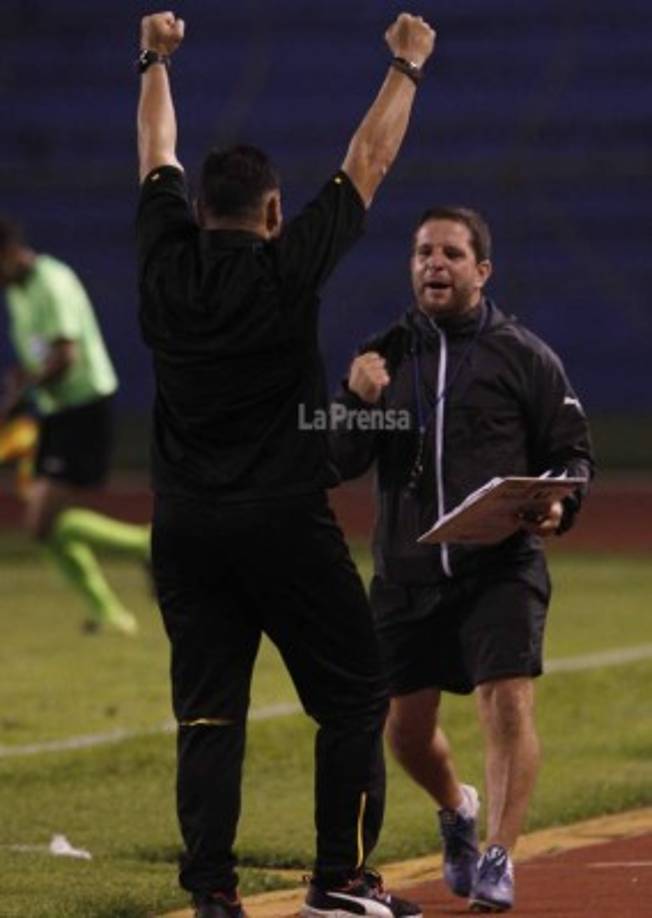 Los uruguayos del cuerpo técnico de la máquina festejaron el triunfo que les dio el pase a liguilla.