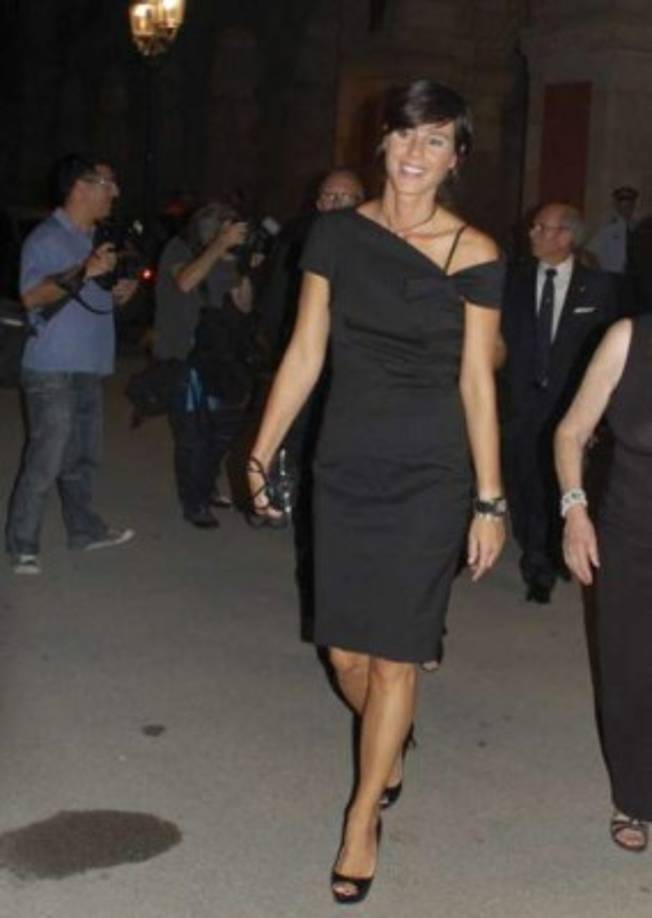 Cristina está dedicada al negocio de ropa de su familia, donde justamente se conocieron.