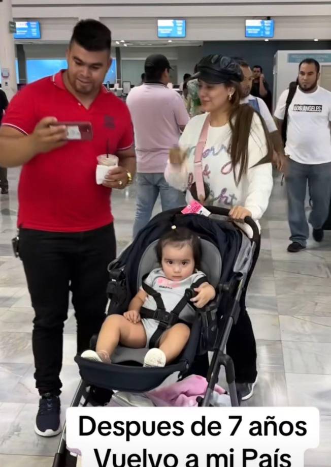 Elsa Oseguera aprovechó su arribo para compartir con sus fieles seguidores.