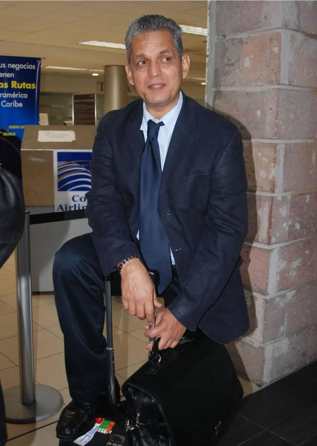 Trabajador incansable - El entrenador colombiano trabajó en un asilo cuidando ancianos, bañándolos, limpiándolos y dándole medicamentos.