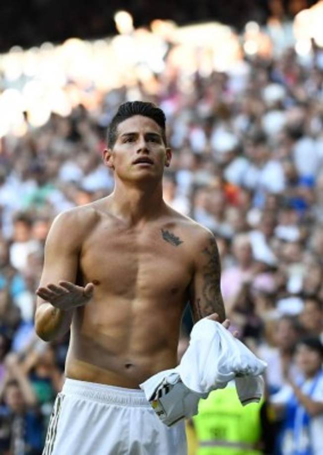 James Rodríguez estaba feliz tras haberse reencontrado con el gol. El colombiano se quitó la camiseta para festejar su anotación.
