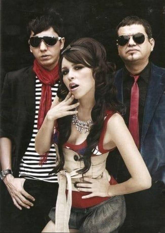 La querida banda de origen mexicana, conocida por sus pegajosas letras y su inconfundible estilo musical electro pop. Con este tan esperado regreso marca un hito en la carrera de la banda, ya que han estado alejados de los escenarios por mucho tiempo. 