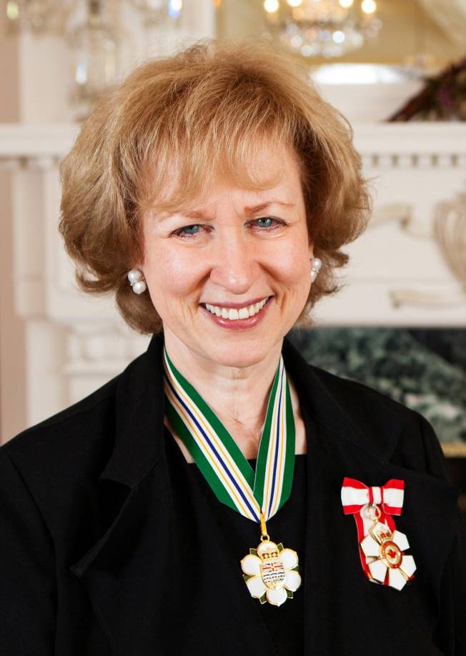 CANADÁ: En el extremo norte del continente, la única mujer que ha gobernado ha sido KIM CAMPBELL, quien llegó a ser primera ministra de Canadá en 1993, sustituyendo a Brian Mulroney, quien se había jubilado ese mismo año. 