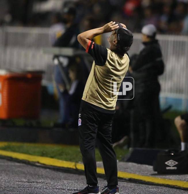 La frustración de Pedro Troglio tras el gol del Motagua.