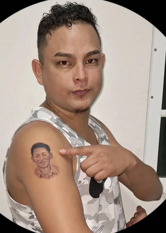 El joven mencionó que la pieza se la hizo con el objetivo de rendirle homenaje al influencer japonés radicado en Honduras Shin Fujiyama por apoyar la educación del país.