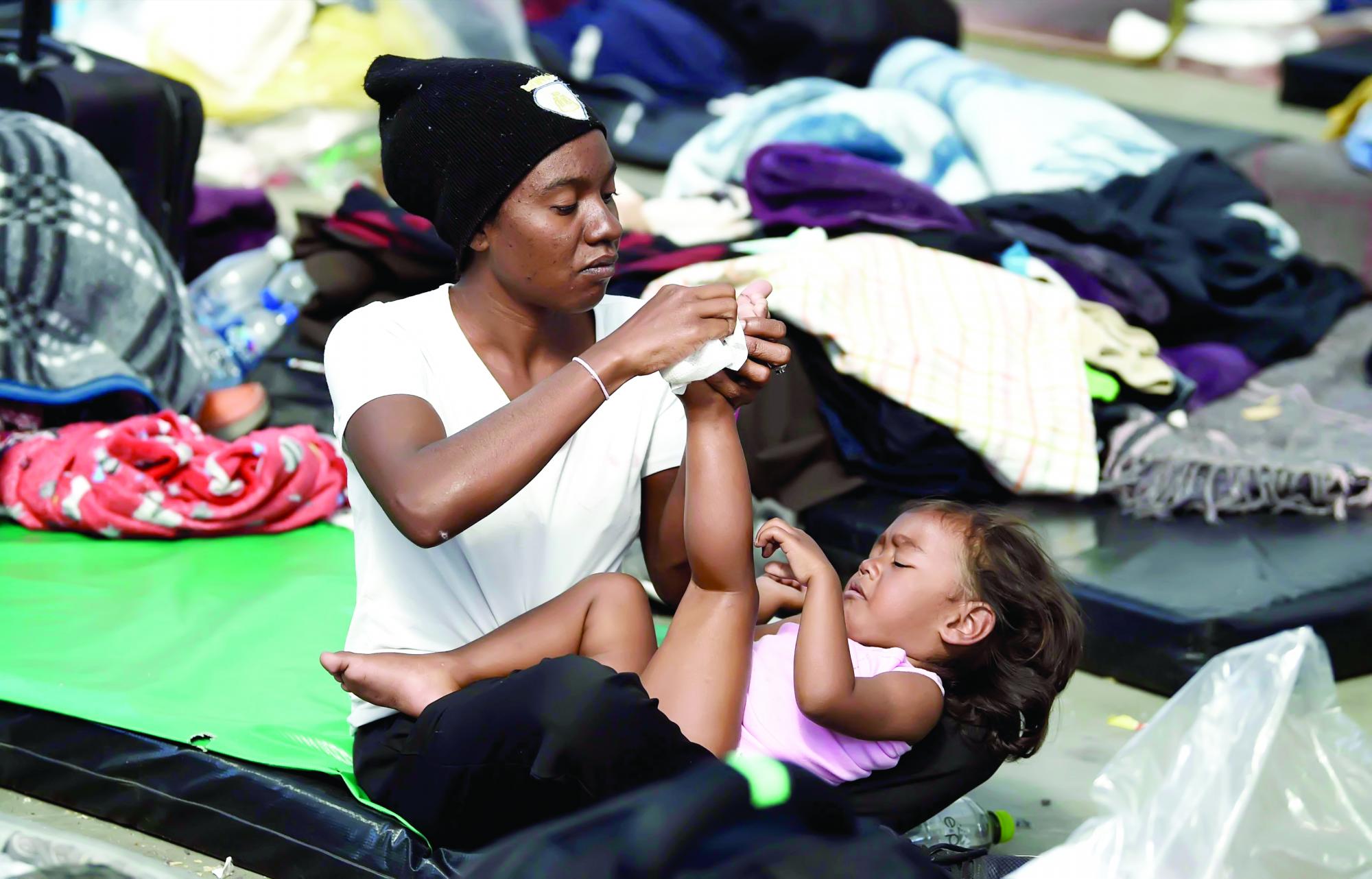 $!Los tres países centroamericanos, altamente dependientes de las remesas familiares que envían sus ciudadanos en el exterior, defienden al unísono el derecho a la migración. Foto: AFP