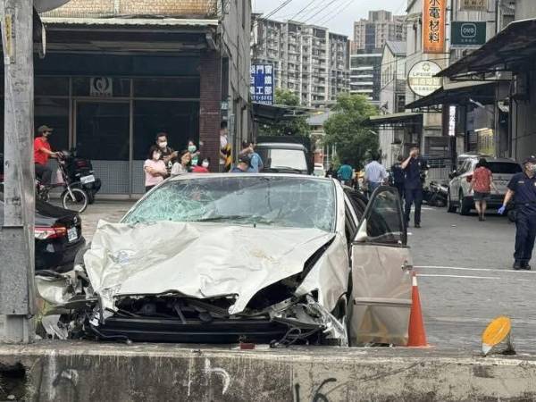 Entre las víctimas mortales se encuentran dos estudiantes de 12 años y una mujer de unos 40 años.