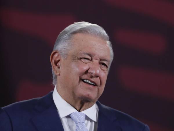 AMLO defendió la libertad religiosa después de la polémica por una playera con la imagen de la Santa Muerte de un ciudadano que apoya al mandatario.