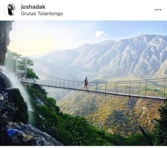 Las imágenes colgadas en este perfil muestran a un joven despreocupado viajando por el mundo, y viviendo su vida al máximo. Aquí se le puede ver en grutas del Talantongo un lugar turístico cercano a la Ciudad de México.