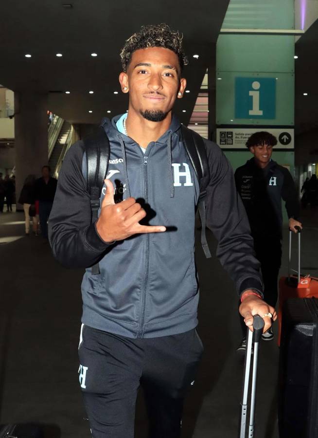 Douglas Martínez, uno de los descartados en el juego del viernes, llegó con buenos ánimos a México.