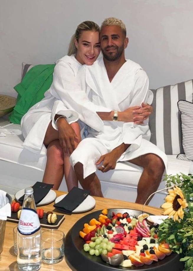 Taylor Ward y el jugador Mahrez del Manchester City se casaron en un evento íntima siendo una ceremonia musulmana conocida como Nikah.