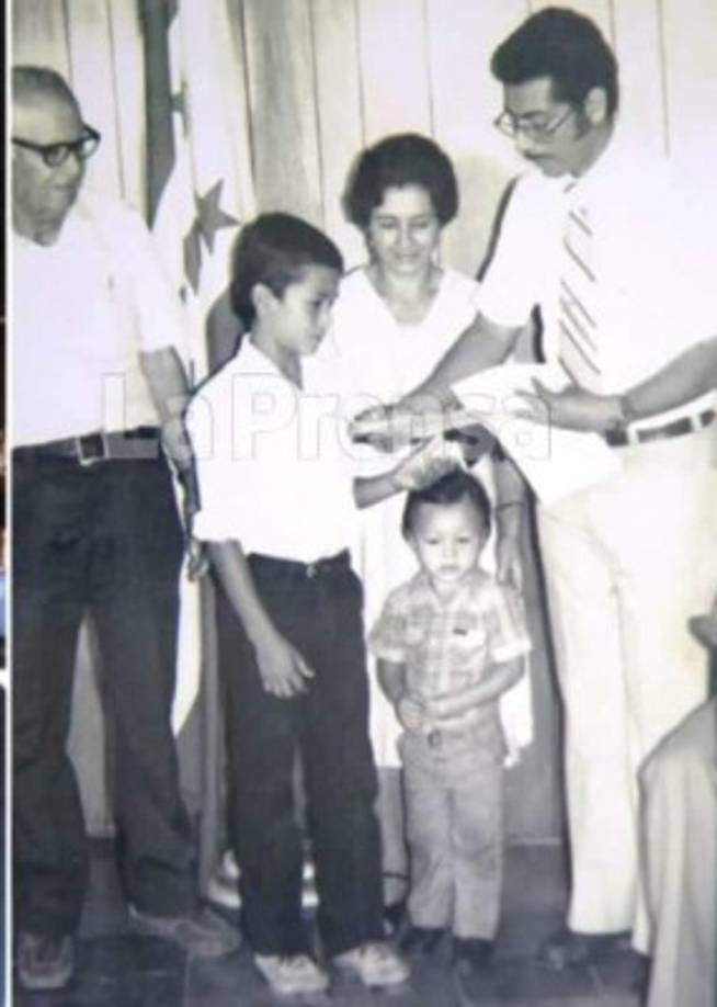 Soñaba con ser abogado y notario y lo logró. Dejó su natal Gracias en el departamento de Lempira y decidió trasladarse a la capital. Obtuvo una maestría en Administración Pública con orientación en administración legislativa. Ha ostentado varios cargos en político, entre ellos presidente del Congreso Nacional.