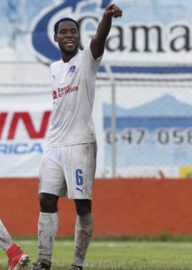 Dabirson Castillo se encuentra en estos momentos sin equipo. Cuenta con 22 años de edad.