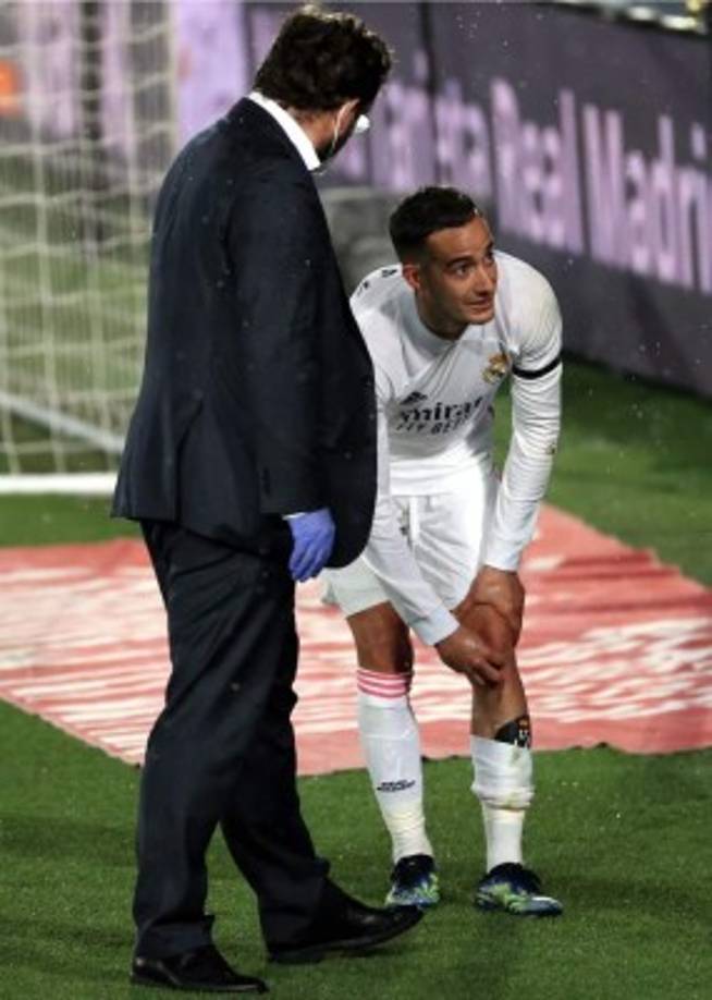 Lucas Vázquez no pudo seguir en el juego y salió del campo por lesión. Entró Álvaro Odriozola en su lugar.