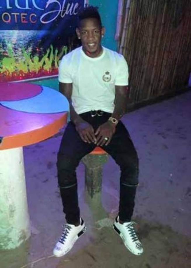 Romell Quioto: El delantero del Houston Dynamo comparte con sus seres queridos en territorio hondureño.