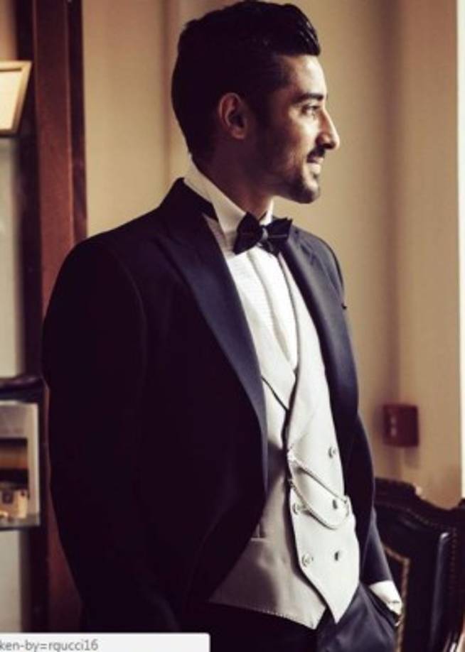 Reza Ghoochannejhad<br/><br/>Instagram: rgucci16 (1 millón 148 mil seguidores, de los más populares en esta red)<br/>Reza Ghoochannejhad (Mashhad, Irán, 20 de septiembre de 1987), también conocido por su apodo Gucci, es un futbolista iraní-neerlandés. Juega de delantero y su equipo actual es el SC Heerenveen de la Eredivisie.<br/>