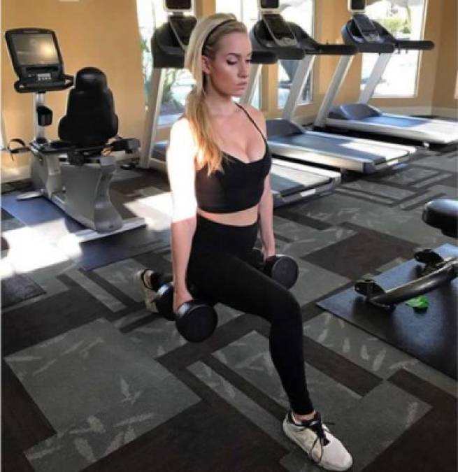 Para tener ese cuerpazo, Paige Spiranac dedica horas en el gimnasio.