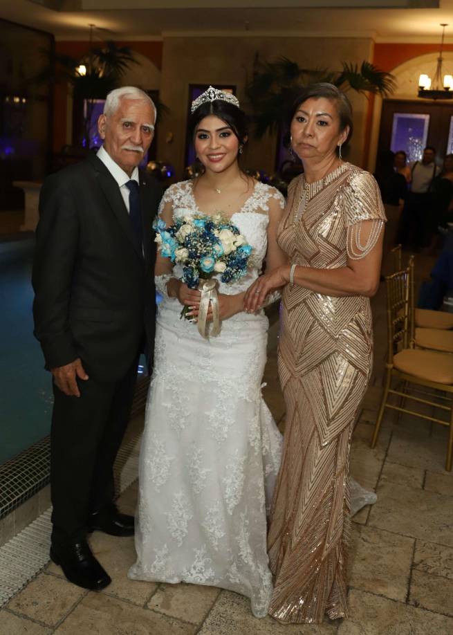 Israel Rivera, Gissel Martínez y Carmen Rivera