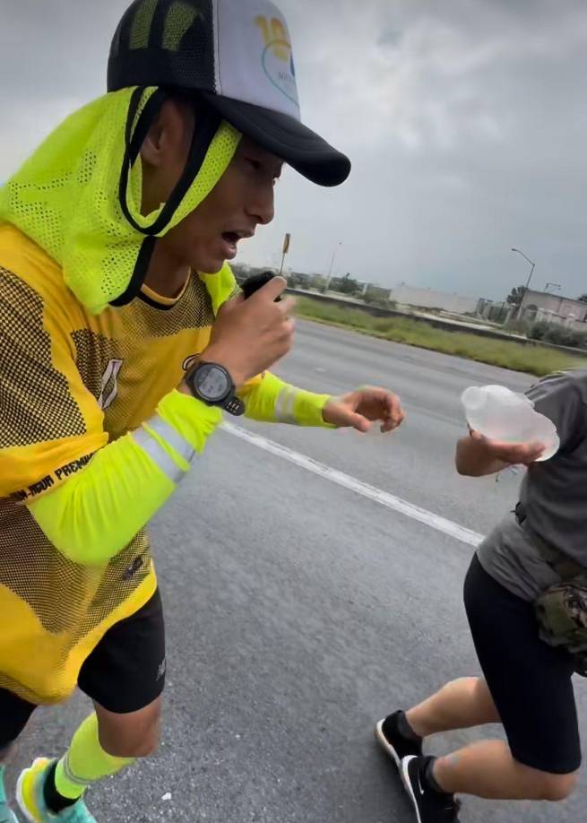 ”Perdón mi gente, hoy no podré correr. No sé que me pasa, pero la rodilla derecha me duele demasiado”, escribió Fujiyama.