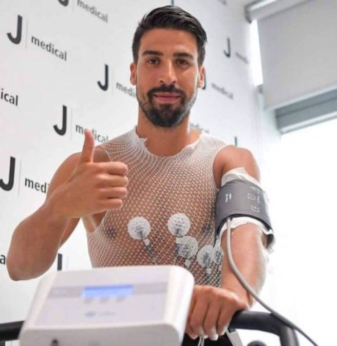 Sami Khedira no entraría en los planes de Maurizio Sarri para su nueva Juventus. El alemán tiene el cartel de 'transferible' y uno de los equipos quese habría interesado en la situación es el Fenerbahce turco.