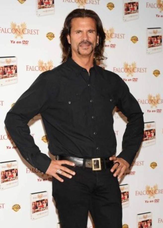 En esta imagen Lorenzo Lamas en el lanzamiento a dvd de la serie 'Falcon Crest'.
