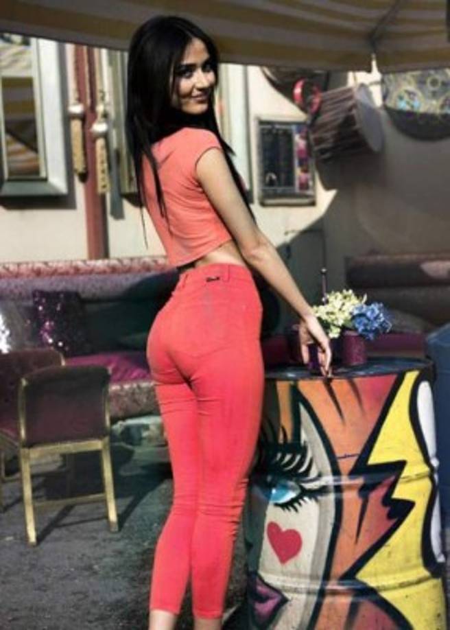 Otro sector duda de la veracidad de esta información y explican que el único objetivo de la modelo es llevar su fama local a una escala mundial.