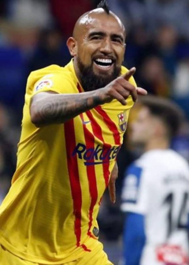 Arturo Vidal: La prensa española informa que el presidente Bartomeu del Barcelona, le indicó al centrocampista chileno que lo necesitan en el equipo por lo que le piden que no se vaya del club. 'Que te tienes que quedar, que haces falta aquí, que te necesitamos', le dijo.