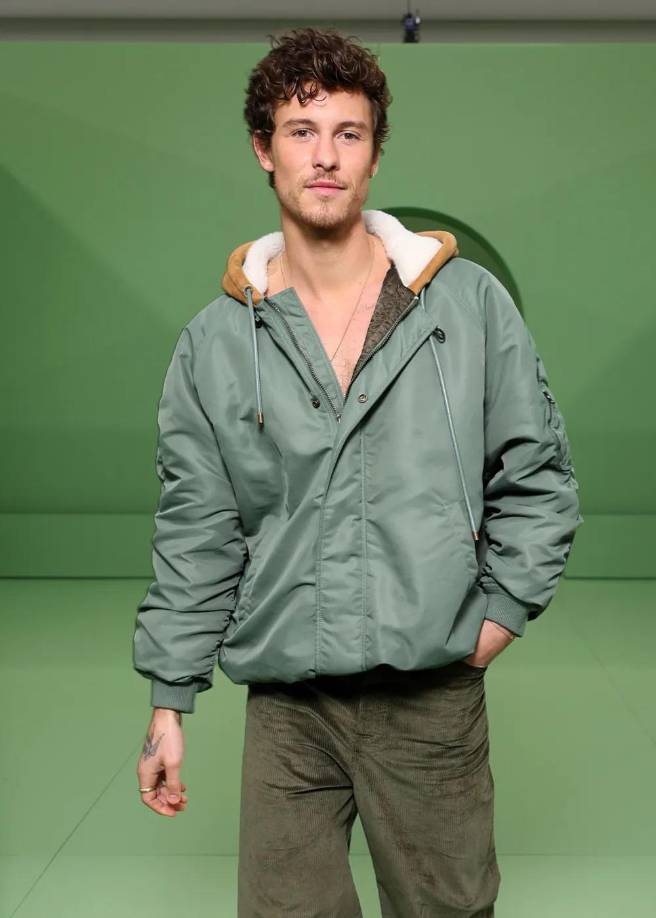 Mendes dijo tener que lidiar con las secuelas de una ruptura en su nuevo sencillo.En otra estrofa de la canción lo explica: “Sudando a través de las sábanas, temblando en la cama, visiones de ella desnuda en mi cabeza / Pero me fui y me elegí a mí mismo en su lugar”.El nuevo álbum de Shawn Mendes saldrá el próximo 18 de octubre, y además de “Why Why Why”, también incluirá su otro sencillo, “Isn’t That Enough”, cuyo video se encuentra disponible en YouTube. 