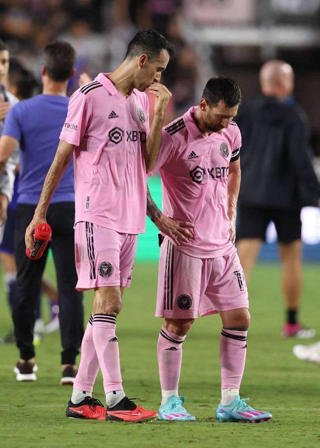 Messi y Sergio Busquets charlaron un rato al final del partido. ¿Y ahora, qué?