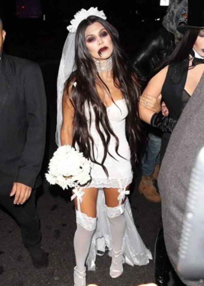 Como un zombie Kourtney Kardashian.