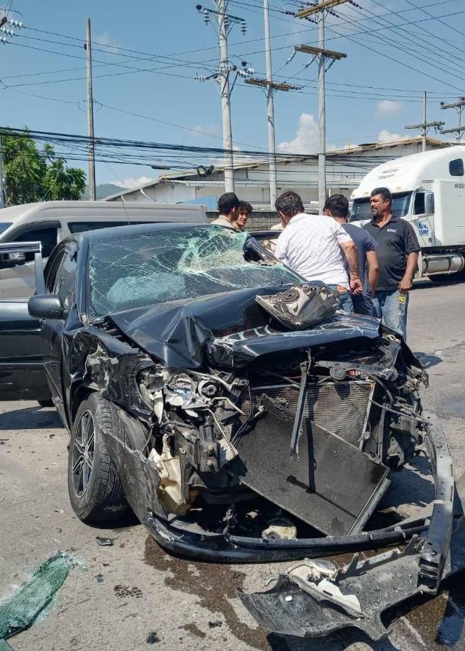 Se conoció que una mujer era la que conducía el turismo. 