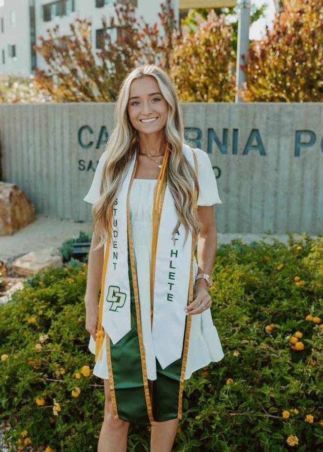 La joven atleta recientemente había completado su maestría en agricultura con honores de la Universidad Estatal Politécnica de California. Fue la capitana del equipo de Cal Poly, logró ser seis veces All-Big West y dos veces campeona de la Big West.