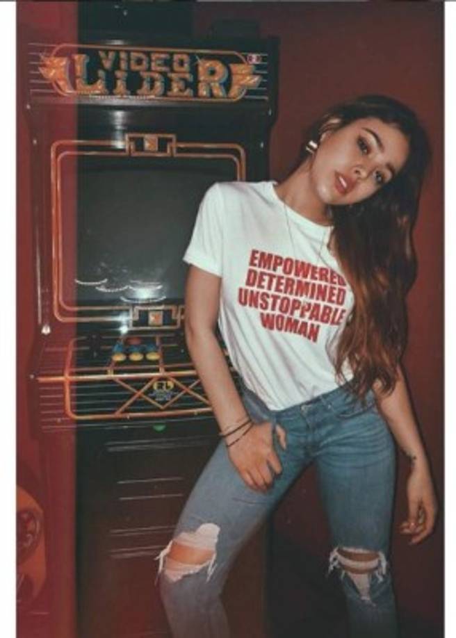 Danna Paola es una de las actrices más activas en redes sociales; sobre todo en Instagram, en la que a diario publica imágenes en las que muestras su día y día y sus atuendos.