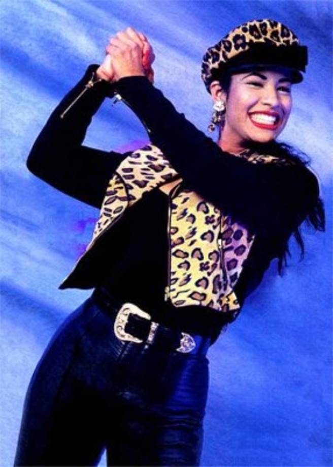 Soñaba con ser diseñadora de modas. Su viudo, Chris Perez, cuenta que Selena solo veía la música como un negocio, ya que su verdadera pasión era el diseño de modas. La estrella diseñaba la mayoría de vestuario.