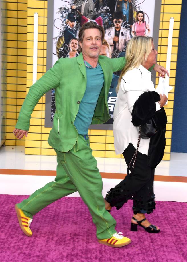 Lo que el protagonista no espera es que a bordo de ese tren de alta velocidad viajan varios de los sicarios más destacados del planeta, cada uno enfrascado en su objetivo hasta que aparecen rencillas, enemistades e incluso clientes compartidos que terminan por hacer de ese trayecto un disparatado y sanguinario caos.