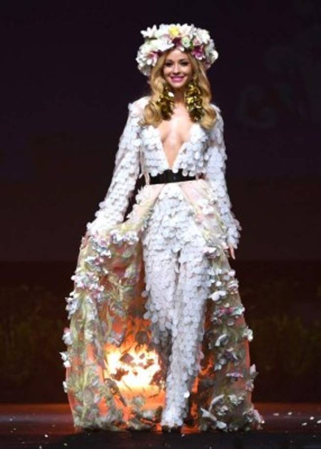 Magdalena Swat, Miss Poland 2018 walks on stage during the 2018 Miss Universe national costume presentation in Chonburi province on December 10, 2018. (Photo by Lillian SUWANRUMPHA / AFP)