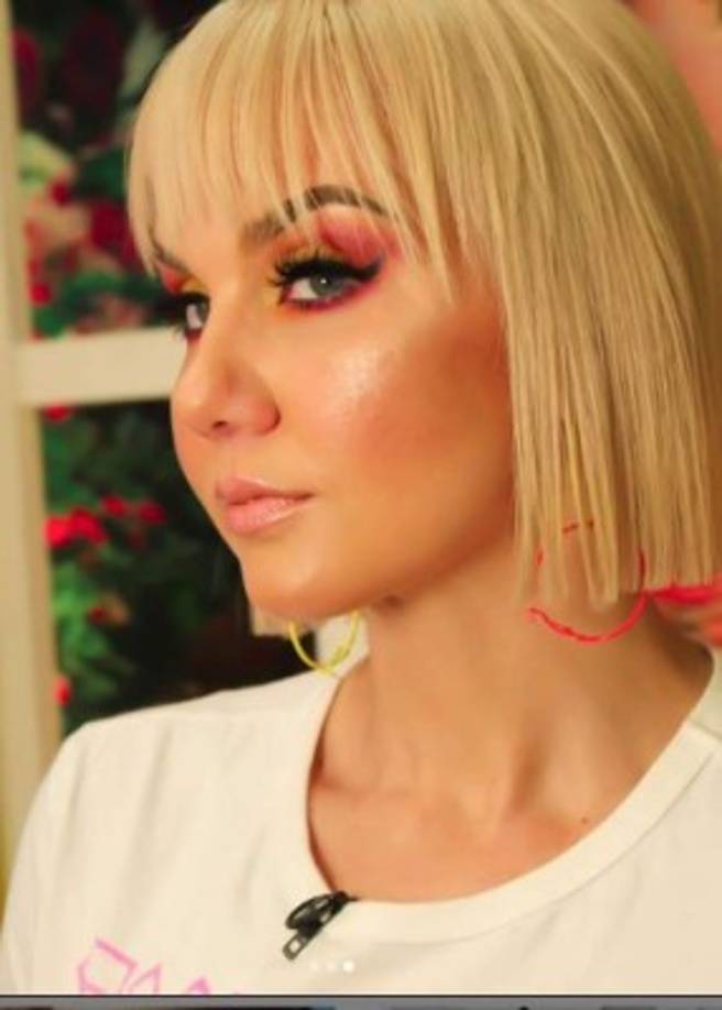 'Estrenando look' compartió la actriz con varias imágenes que recibieron miles de likes.