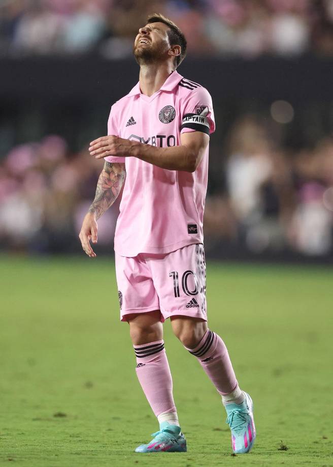 El lamento de Messi tras no poder marcar de tiro libre contra el FC Cincinnati.