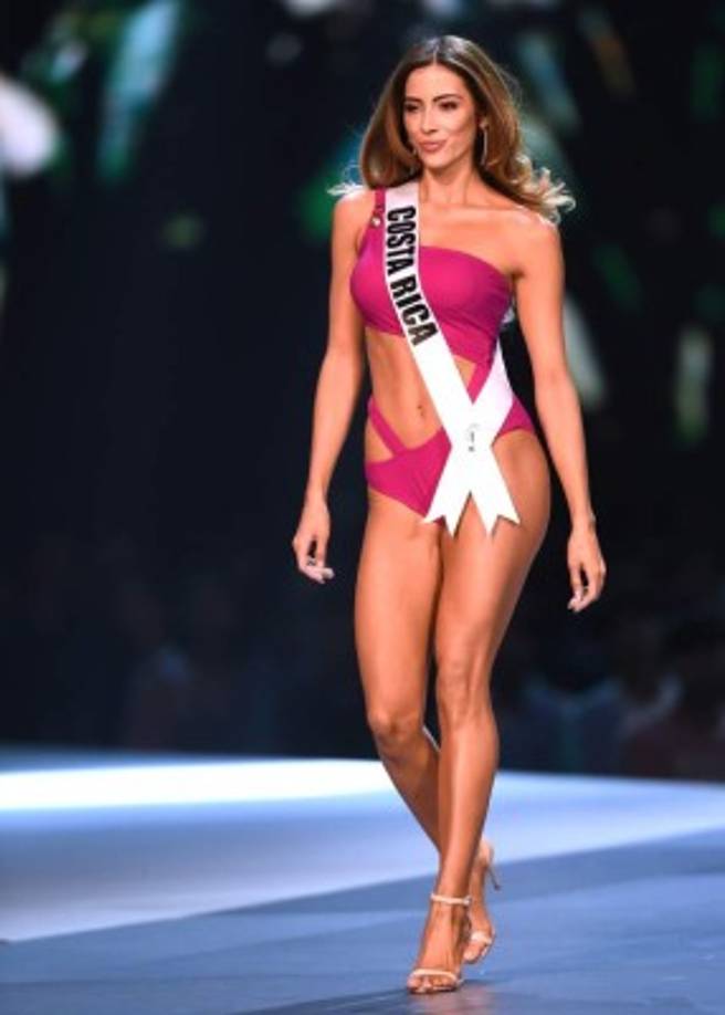 Carvajal se llevó el momento viral de la noche al darle un consejo al presentador del evento, el comediante Steve Harvey. 'Si alguna vez te dan un sobre importante trata de leerlo con cuidado', bromeó la tica con el conductor.