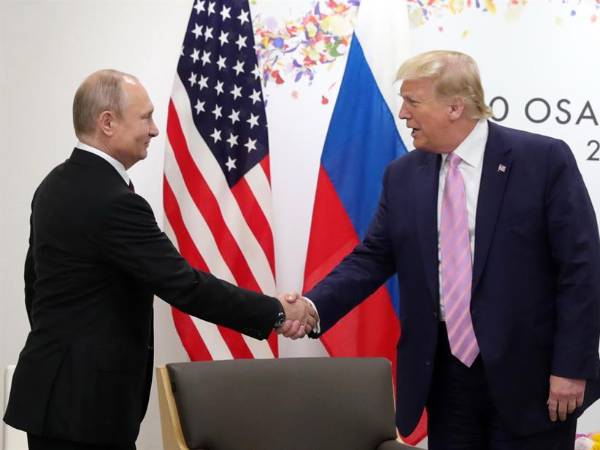 Fotografía de archivo del presidente ruso, Vladimir Putin, y el mandatario de Estados Unidos, Donald Trump.