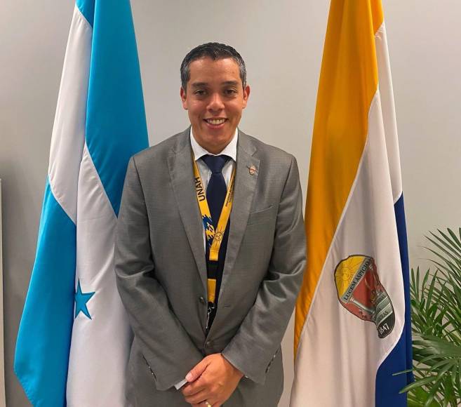 En sus palabras, Fernández recalcó que bajo su gestión en la Unah se seguirá llevando el nombre de la mejor universidad de Honduras, dado a que apostará a la tradición y modernidad, respetando la autonomía y ocupando los puestos de liderzgo a nivel centroamericano e internacional.