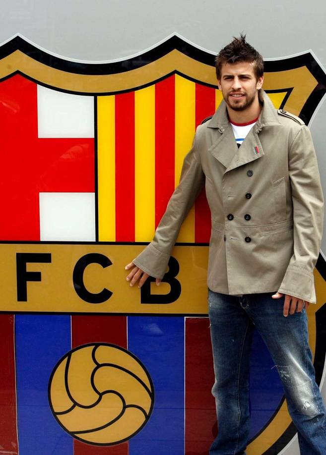 En 2008 se confirmó su regreso al FC Barcelona y el 3 de julio firmó un contrato de cuatro años en un traspaso de 5 millones de euros con el Manchester United.