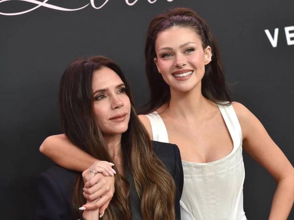 Victoria Beckham y Nicola Peltz.