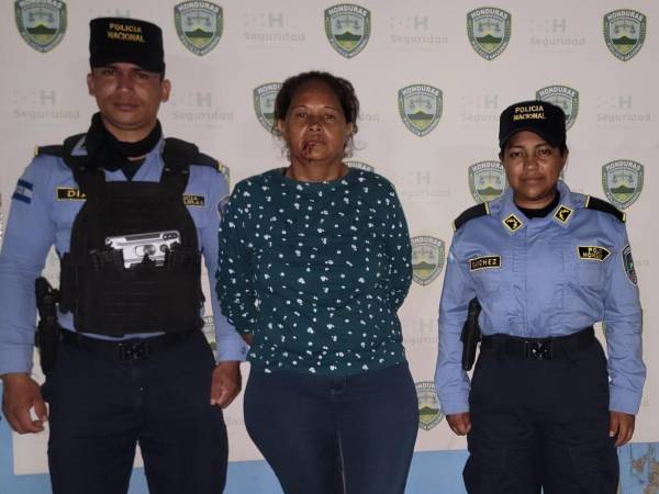 Reina Isabel Núñez Álvarez tras ser detenida por la Policía Nacional.