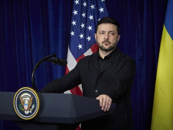 El presidente de Ucrania, Volodímir Zelensky, tras reunirse este domingo con Donald Trump en Palm Beach.