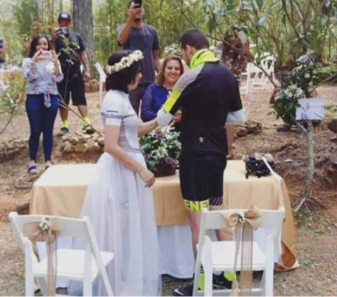 La hermosa boda y sus fotos se regaron como pólvora en las redes sociales.