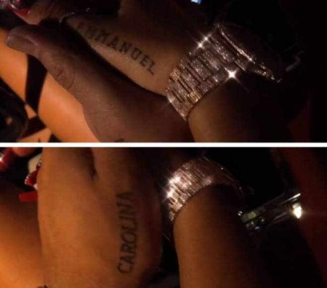 La estrella del reguetón también tiene el nombre real de Karol, Carolina, tatuado en una mano, igual que ella lleva el suyo, Emmanuel.