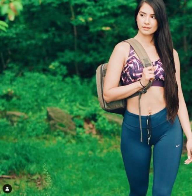 16. 'Mi gente hermosa de El Salvador les prometo que trabajaré para que escuchen el nombre de nuestro país muchas veces en la noche de Miss Universo 2019', escribió la hermosa joven en su cuenta de Instagram. <br/>