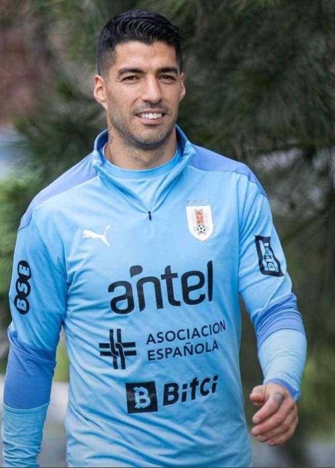 El presidente de River Plate confirmó que sostuvo pláticas con el atacante uruguayo, Luis Suárez, para que este pueda unirse al cuadro argentino: “Es cierto que llamamos a (Luis) Suárez, depende de él. El mercado está muy difícil porque nosotros lo necesitamos ahora y sabemos que el mercado cierra en agosto”, informó Jorge Brito.