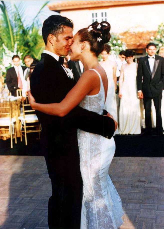 En agosto de 2007, un árbitro designado por el tribunal emitió una orden judicial permanente que prohibía a Noa “criticar, denigrar, arrojar una luz negativa o menospreciar” a su ex esposa. Noa apareció más tarde en Millionaire Matchmaker en 2016.